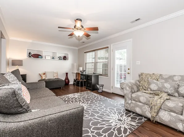 8042 Regent Park Ln, Charlotte, NC 28210