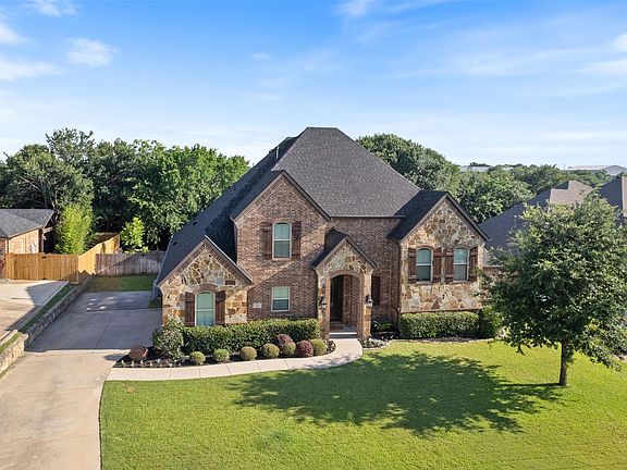 3rd image of 511 Oak Forest Ct