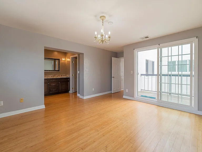 2410 Voorhees Ave #5 — Photo 18