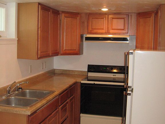 2nd image of 1039 1/2 N 24th St