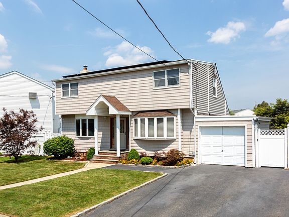 2nd image of 1 Arlyn Dr