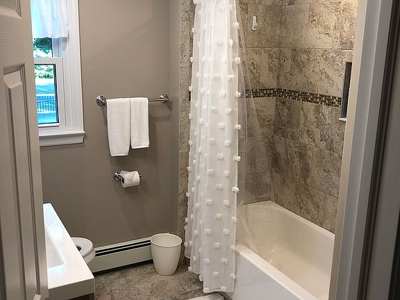 4th image of 721 Fieldstone Ct