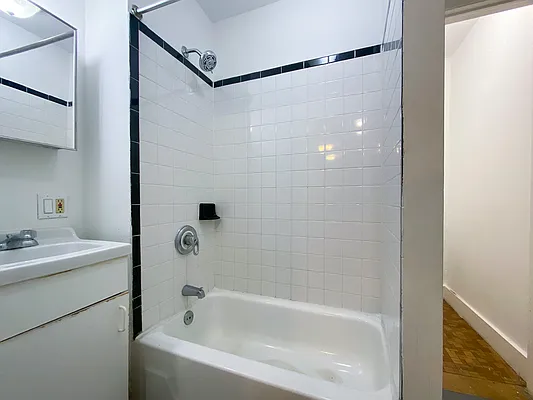 Rented by City Connections Realty | media 9