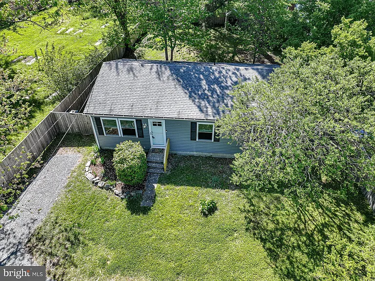 101 Brooks Ln — Photo 27