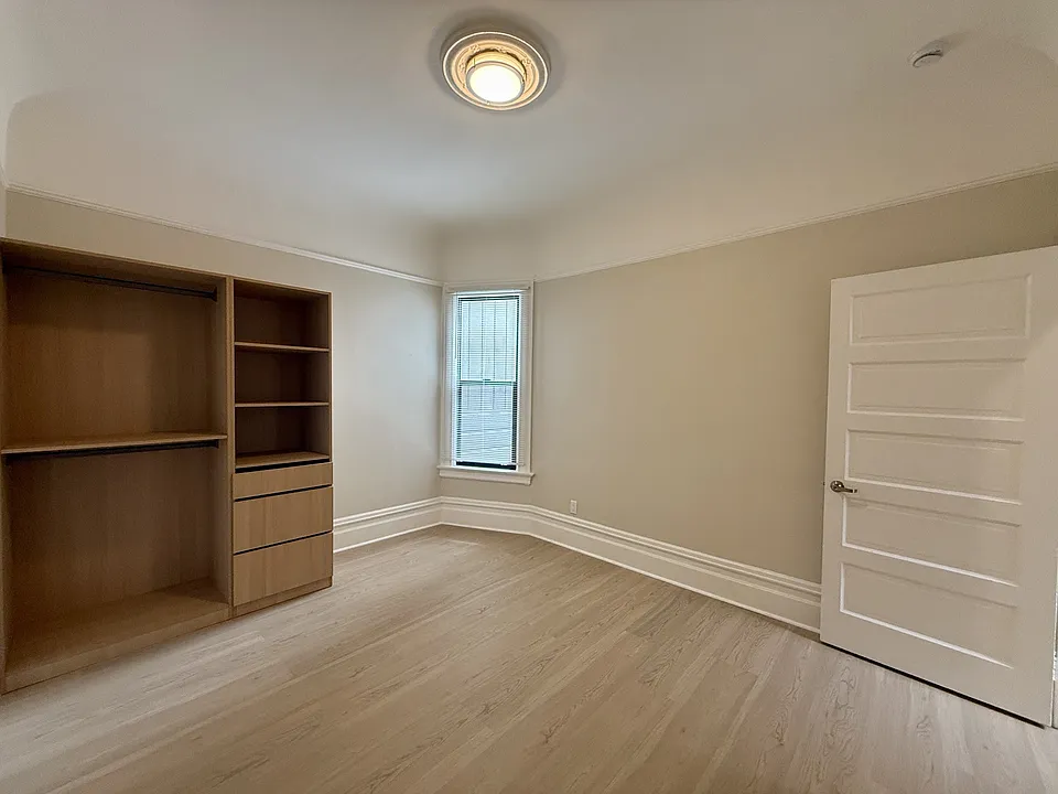 272 4th Ave #272