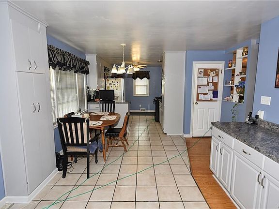 5th image of 1323 Master St