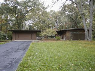 63 Hickory Ln, Battle Creek, MI 49015