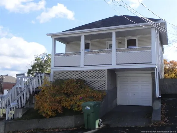 28 Lynott St, Edmundston, NB E3V 1S6