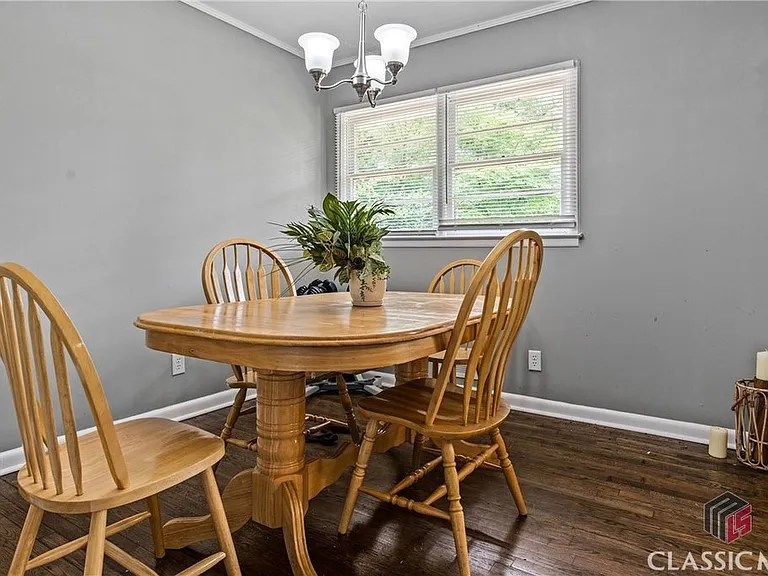 135 Hillside St — Photo 4