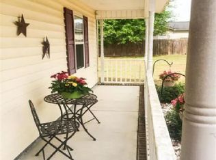 204 Redberry Dr, Richlands, NC 28574