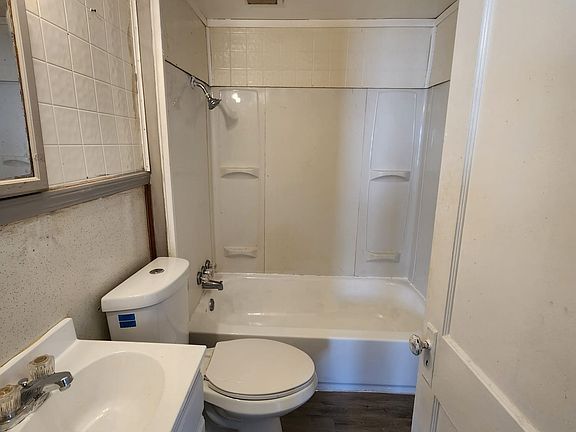 5th image of 57 Berwyn Ave Unit 2
