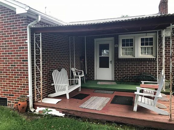 3rd image of 213 E 10th St N