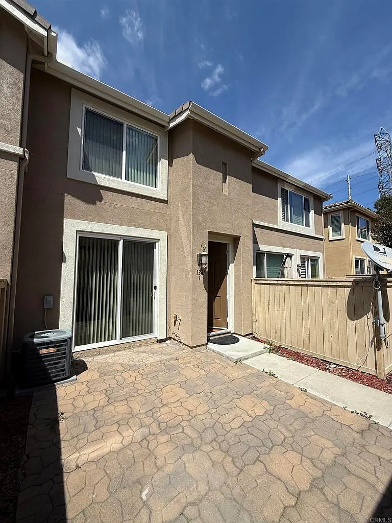 3 bed, 2.5 bath, 1259 sqft, $3,950 — Photo 1