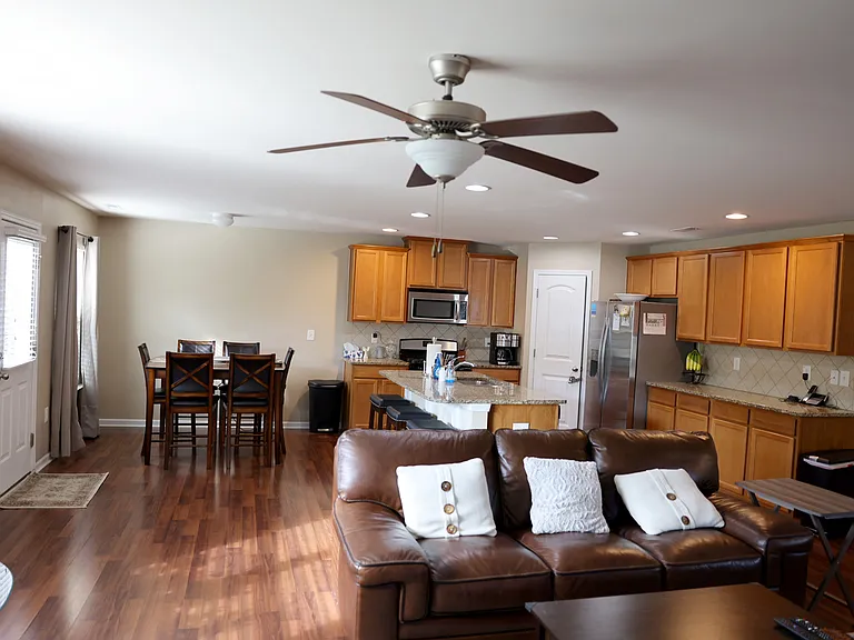 2510 Perthshire Ln — Photo 32