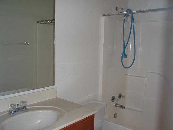 5th image of 31 Oxford Dr