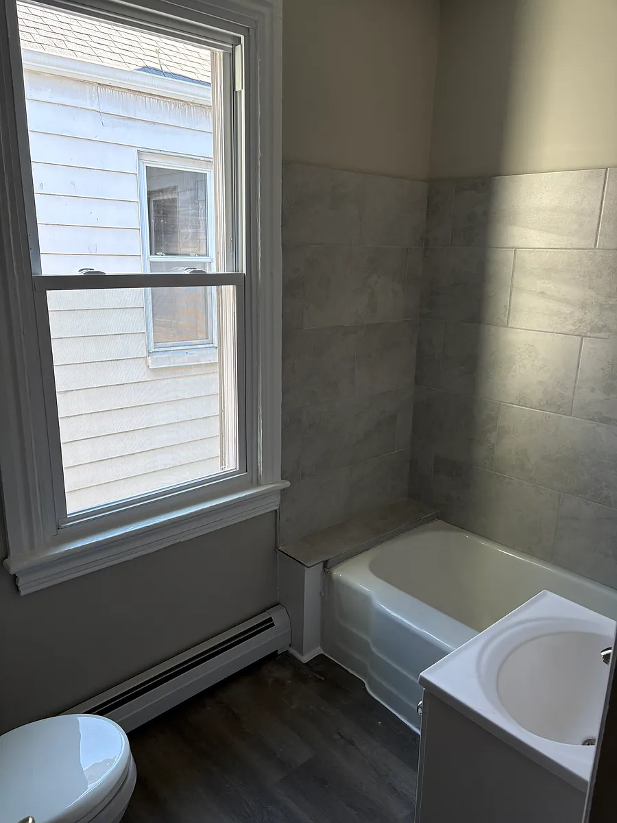 Building Photo - 1031 Washington St #2