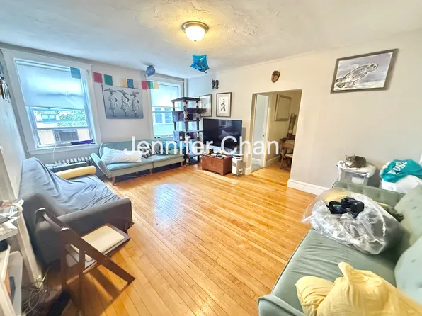 144 Davis Ave, Brookline, MA