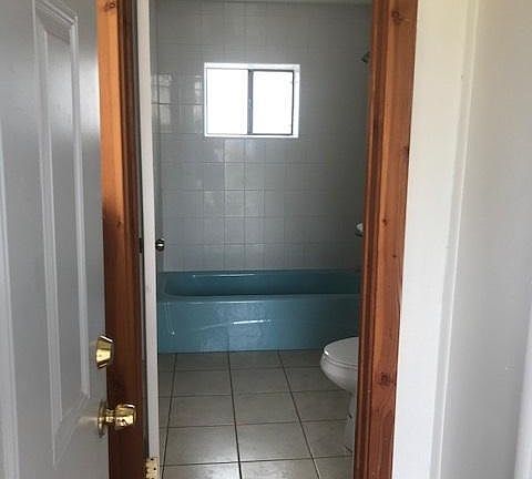5th image of 914 S Farmer Ave