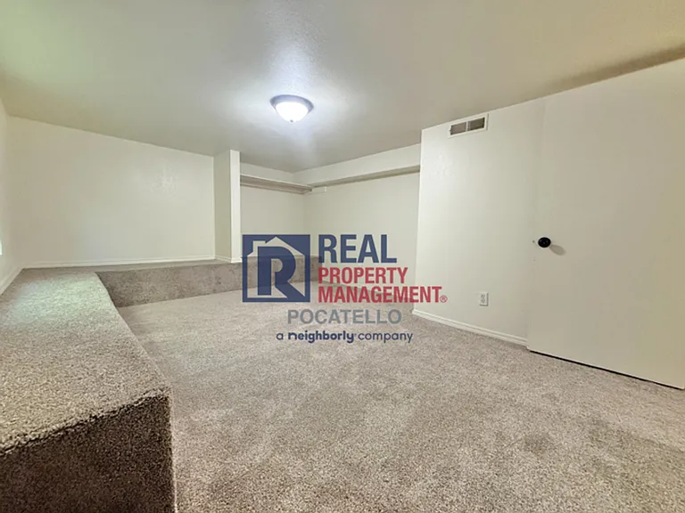 631 N Johnson Ave — Photo 24