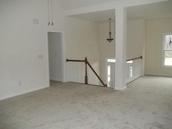 5th image of 305 Hampton Forest Trl