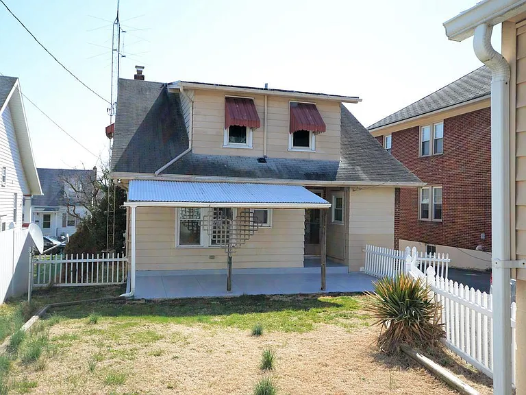 623 Guilford Ave — Photo 30