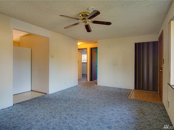 5th image of 2703 NE 205th St