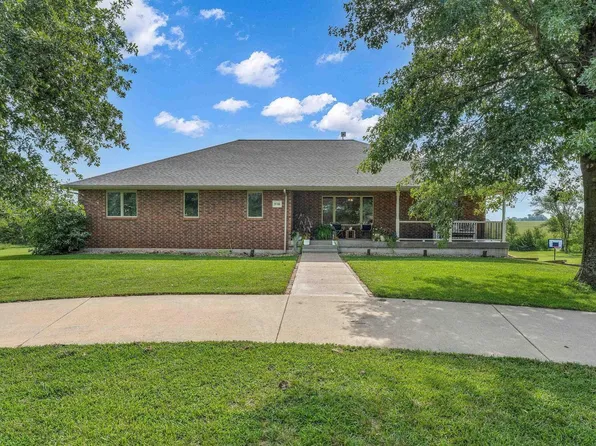 9746 Grace Edmond Dr, Meriden, KS 66512