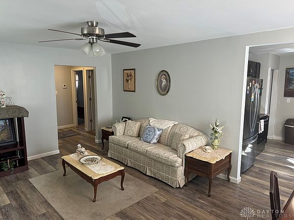 3rd image of 529 Travis Dr