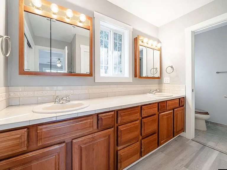 2503 Shipman Ln SE — Photo 6