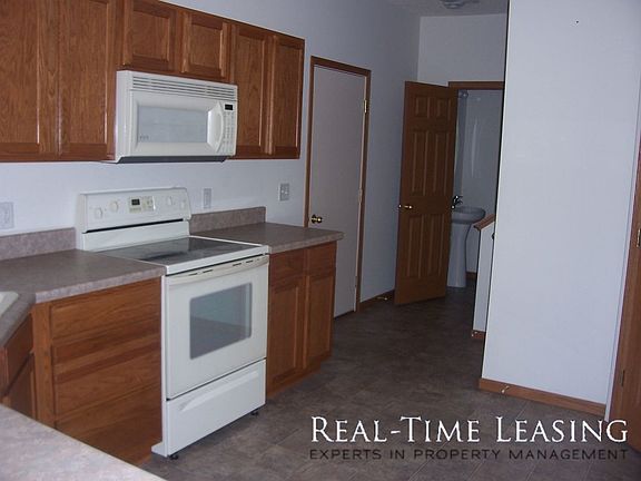 3rd image of 10883 Oak Grove Cir Unit C