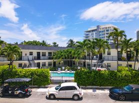 512 Bayshore Dr, Fort Lauderdale, FL