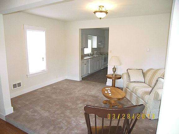 3rd image of 819 Broadway Ave