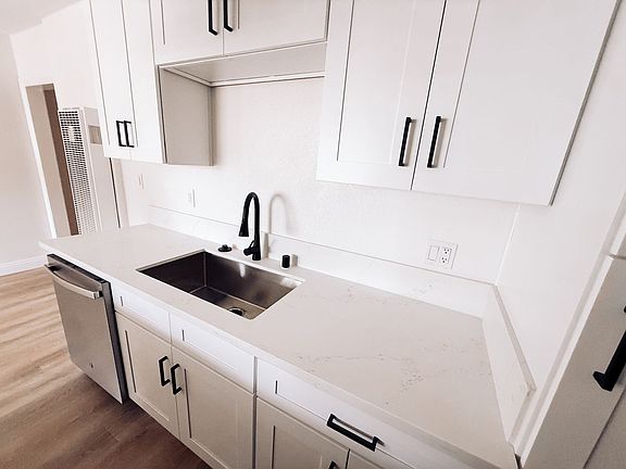 3rd image of 1131 Lakme Ave APT 4