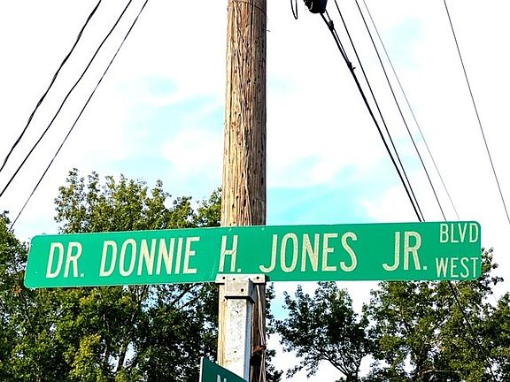 2nd image of 506 Dr Donnie H Jones Jr Blvd W