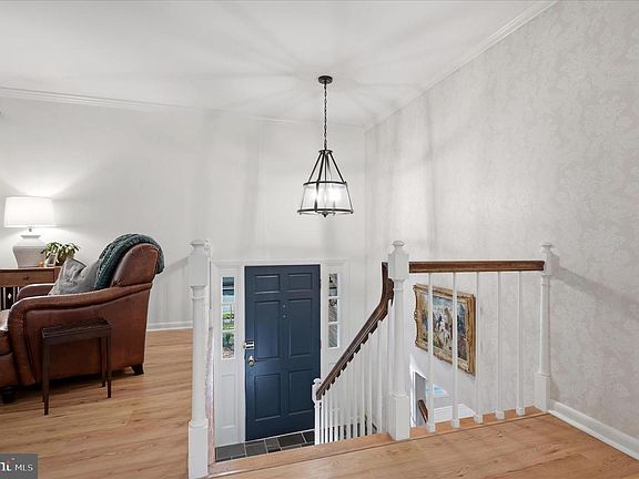 4th image of 315 Walker St