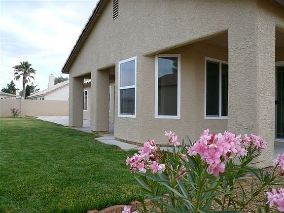 2nd image of 3725 N Torrey Pines Dr