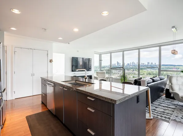 2200 Douglas Rd #1904, Burnaby, BC V5C 0G8