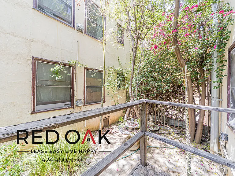 836 Sanborn Ave #208 — Photo 3