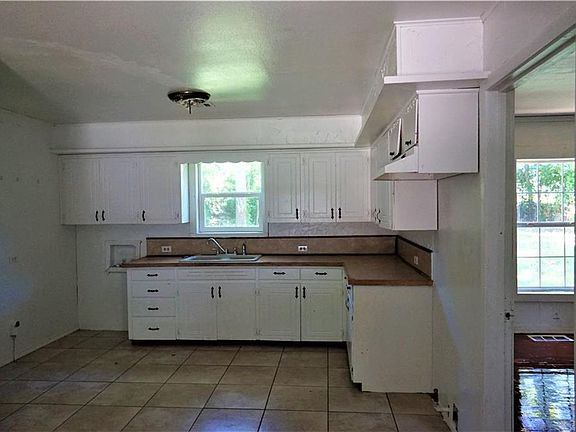 3rd image of 1217 W Crawford St