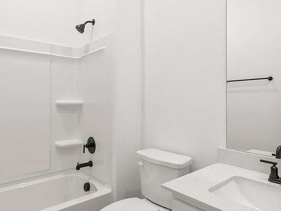 Meadow Park - Bridgeport Interior Image 4