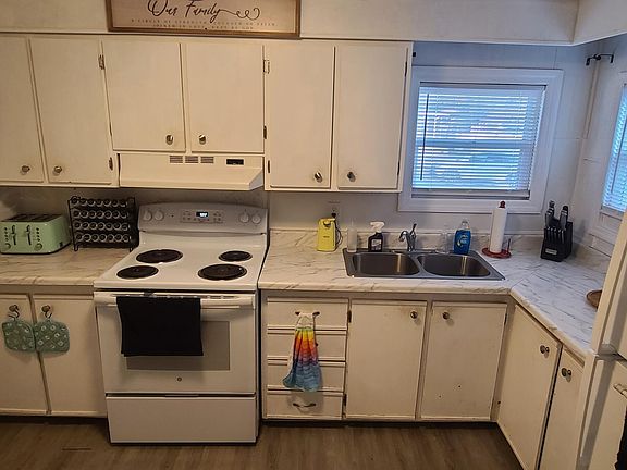 4th image of 5240 Pineland Ave
