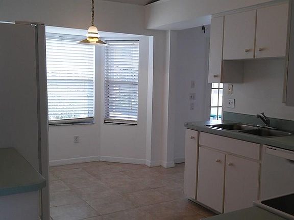 5th image of 3 Laurel Ln