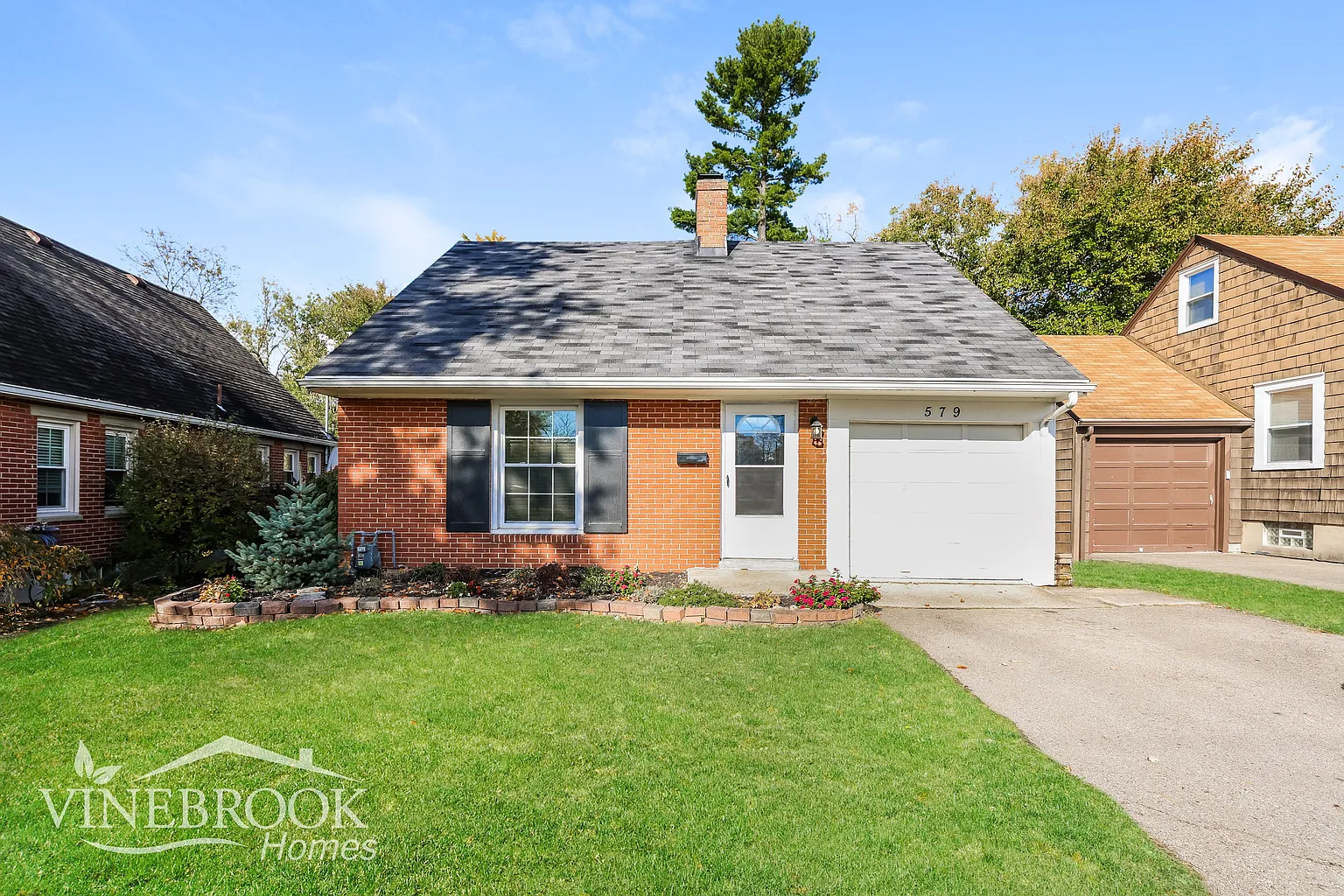 579 Kling Dr photo 1