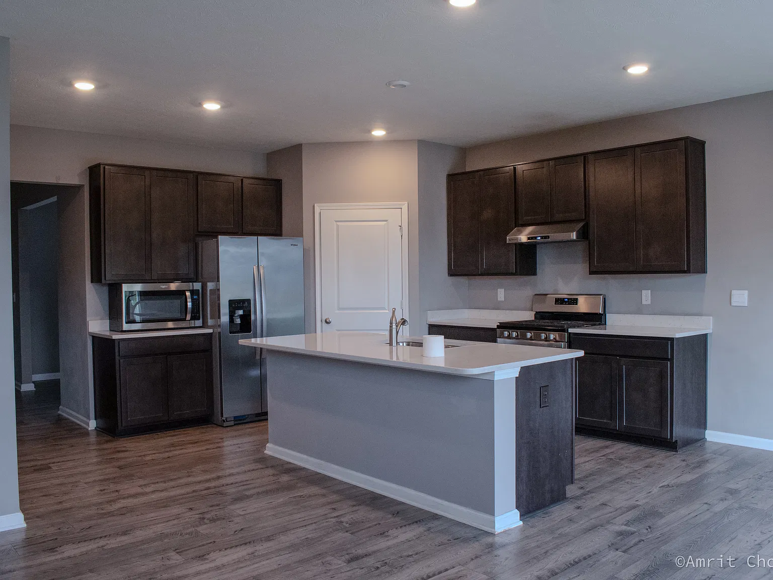 5 bed, 2600 sqft, $2,400 — Photo 2