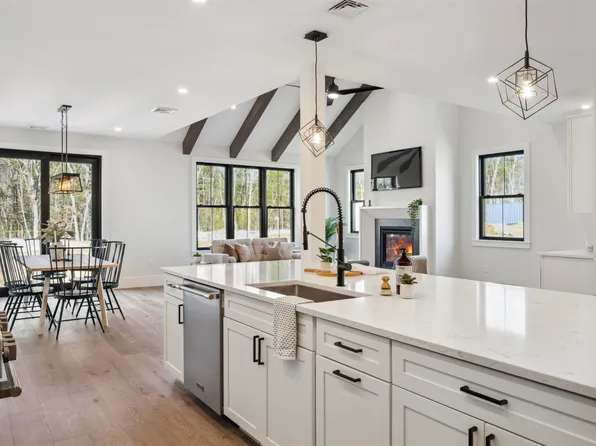 27 Trails Edge Road, Windham, NH 03087