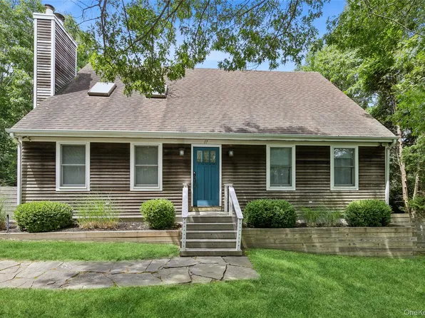 17 Squires Boulevard, Hampton Bays, NY 11946