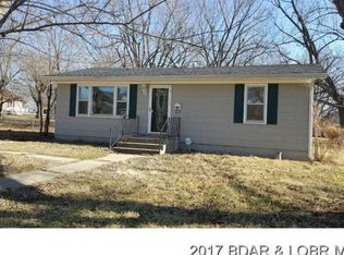 206 N Chestnut St, Eldon, MO 65026