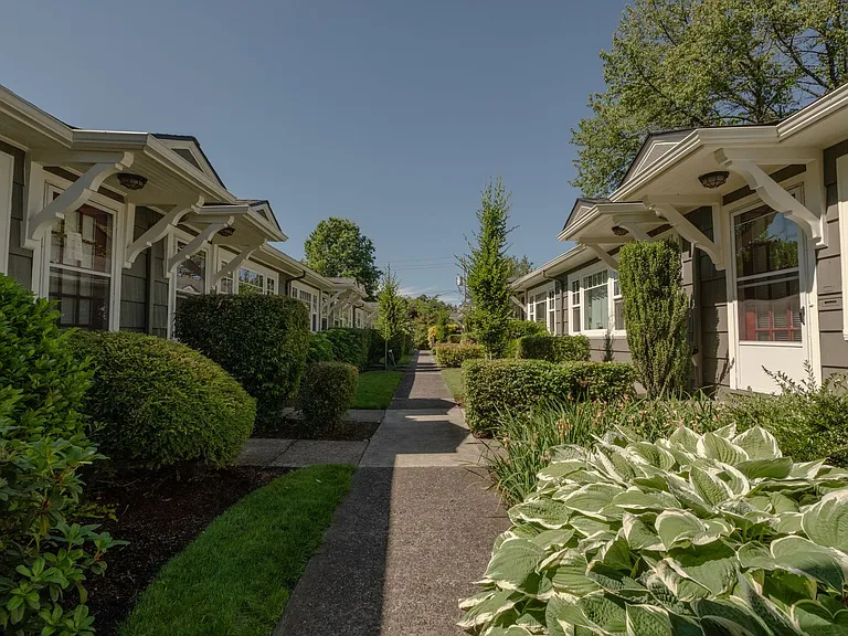 2310 NE Weidler St — Photo 22