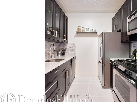 4th image of 130 Lenox Ave APT 628