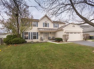 1080 Hill Crest Dr, Carol Stream, IL 60188